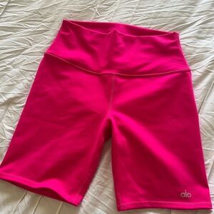 Alo Yoga hot pink bikers size M